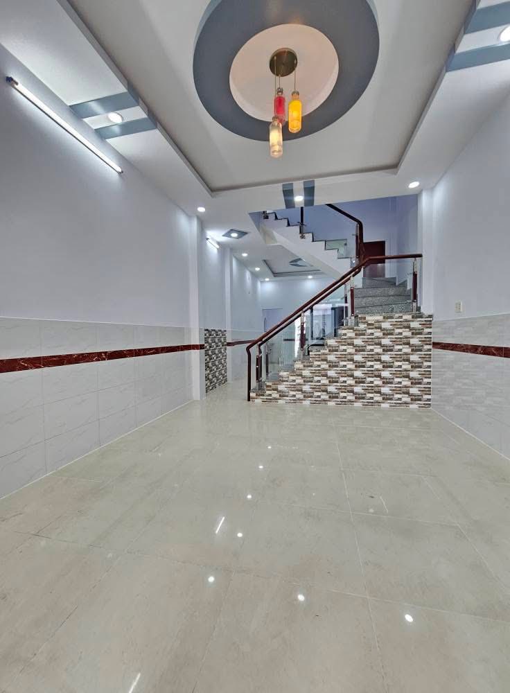 NHÀ 2 TẦNG MẶT TIỀN TA10, Ô TÔ NGỦ TRONG NHÀ. SÁT BÊN LÊ THỊ RIÊNG, PHƯỜNG THỚI AN QUẬN 12. 3