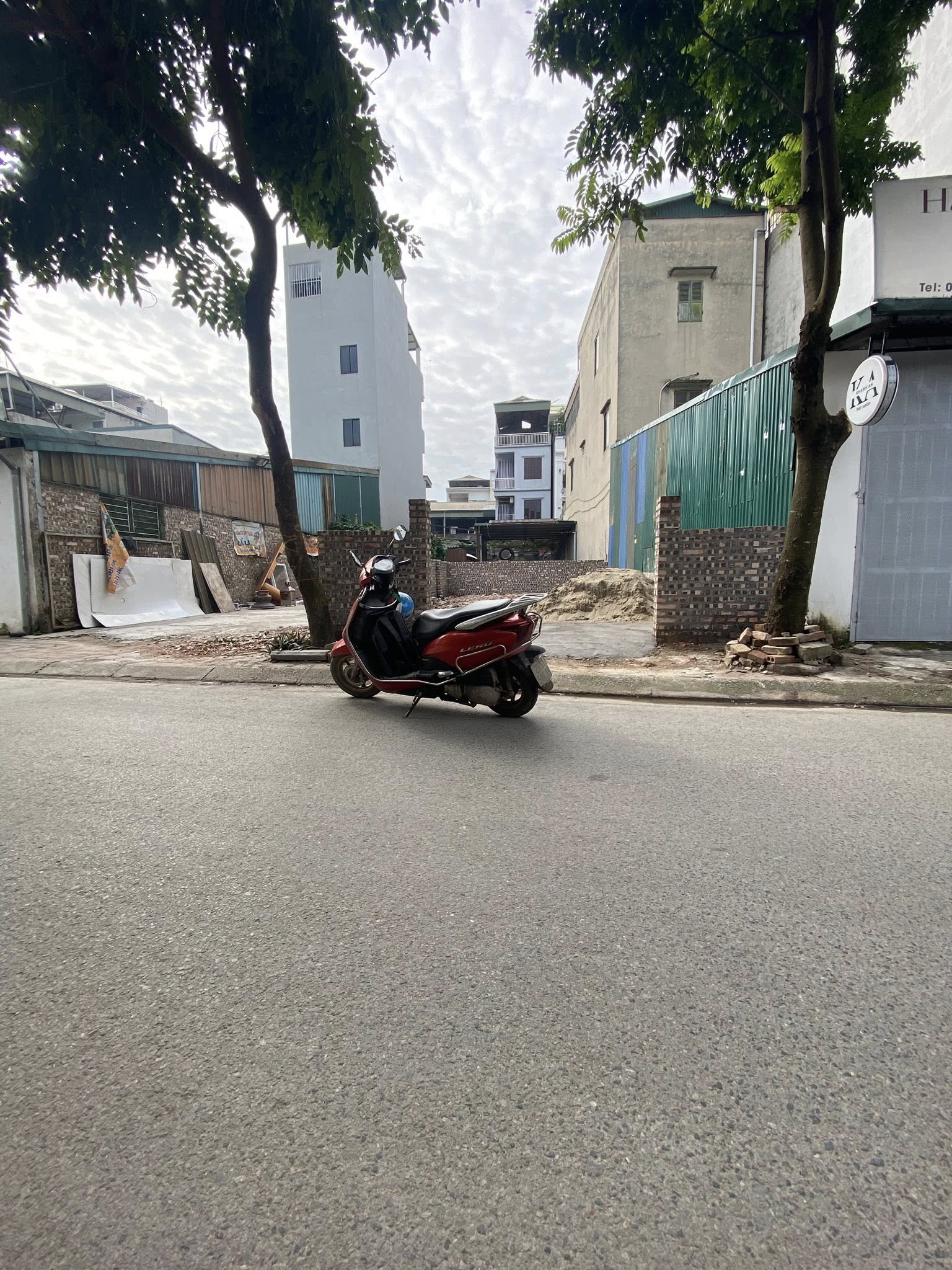 Bán đất Thượng Thanh cạnh Him Lam. 54m x 5m vuông đẹp oto tránh thông. LH 0936123469