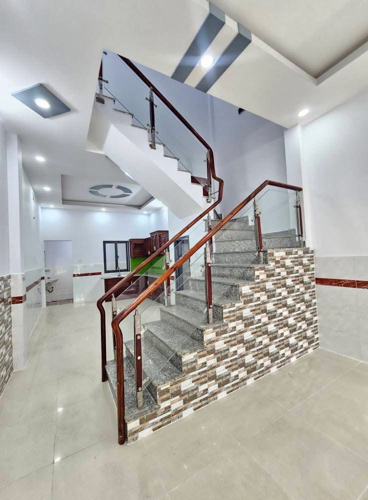 NHÀ 2 TẦNG MẶT TIỀN TA10, Ô TÔ NGỦ TRONG NHÀ. SÁT BÊN LÊ THỊ RIÊNG, PHƯỜNG THỚI AN QUẬN 12. 4