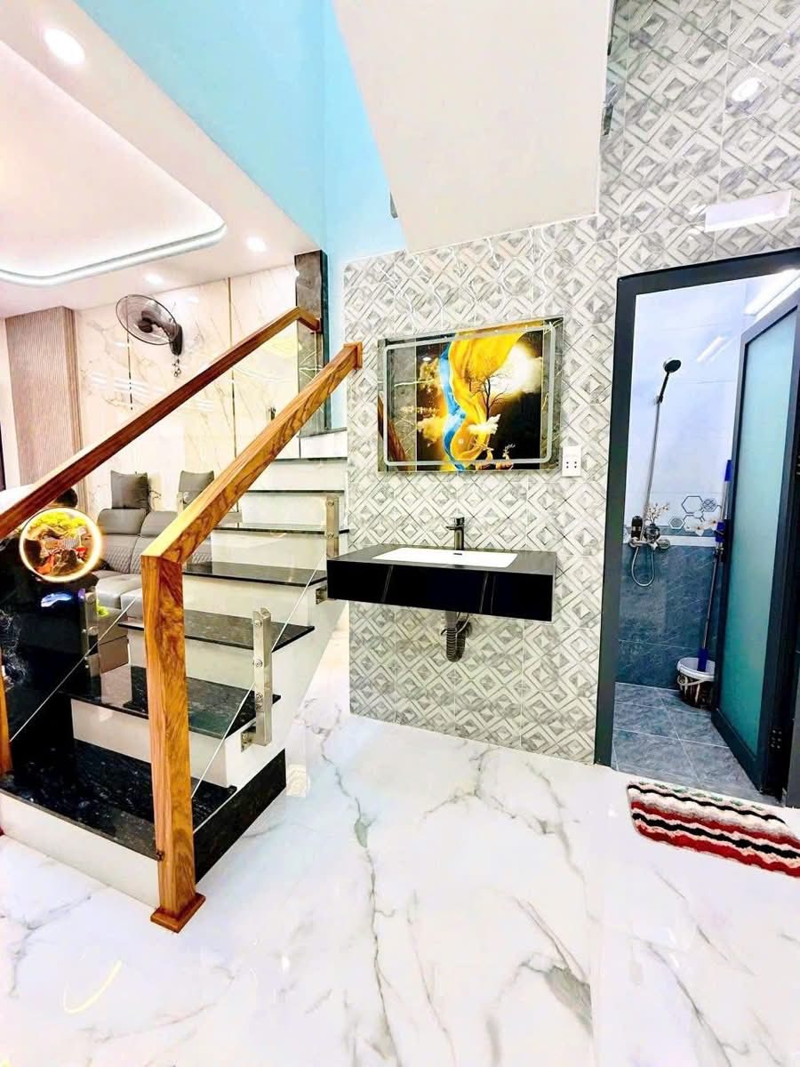 NHÀ 2 TẦNG ĐÚC MỚI TINH 34M2 HẺM XE HƠI GẦN CHỢ THIẾC. LÊ VĂN KHƯƠNG, PHƯỜNG HIỆP THÀNH, QUẬN 12. 3