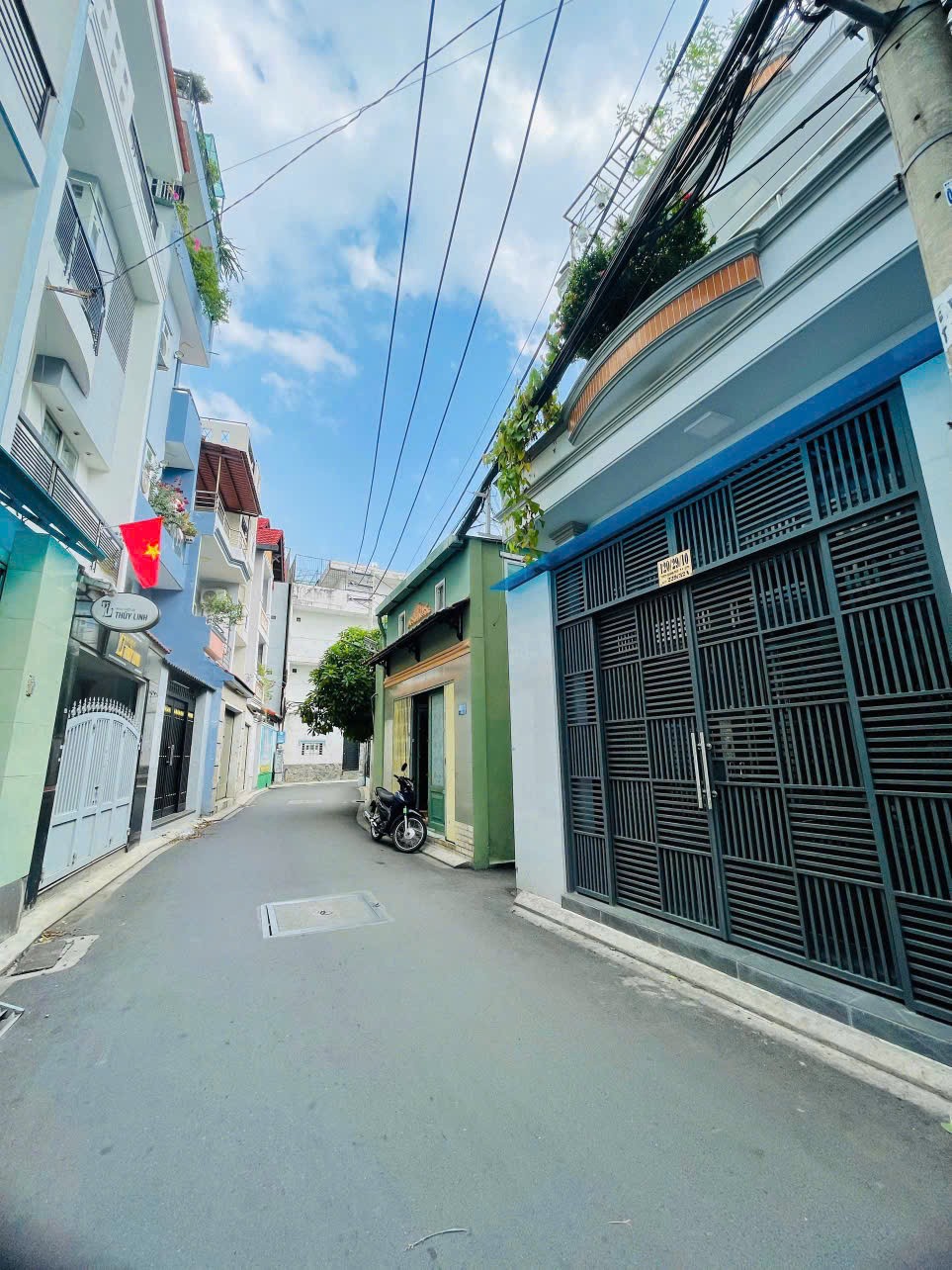 Bán nhà mặt tiền hẻm 120// thích quảng Đức phường 4 Phú nhuậnMặt tiền đường số 7, hẻm xe hơi, 2