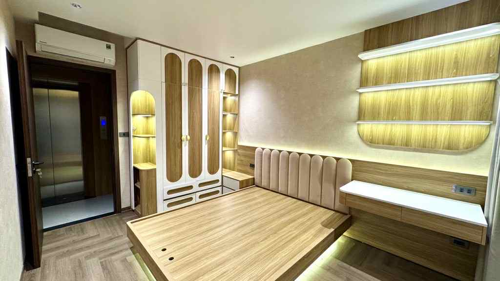 bán nhà lô góc Ngọc Thuỵ, 50m x 7 tầng, mặt tiền 6.2m, gara, full nội thất 4