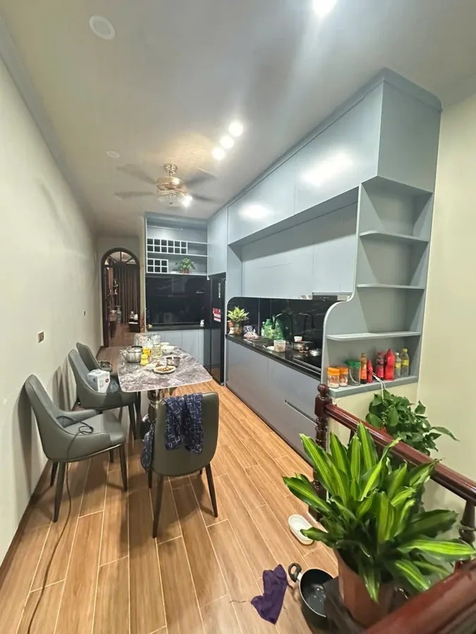 BÁN GẤP MP CẦU GIẤY 40M2 5T 29.5 TỶ. 2 MẶT TIỀN. DÒNG TIỀN 730TR/NĂM. SÁT GA METRO. SĐCC. 2