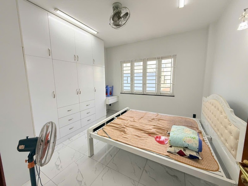 Bán nhà đường  Hồ Văn Tư, Trường Thọ, Thủ Đức. DT 64 m2, 4 tầng, SH. Giá 7.9 tỷ. LH: 0933125879 4