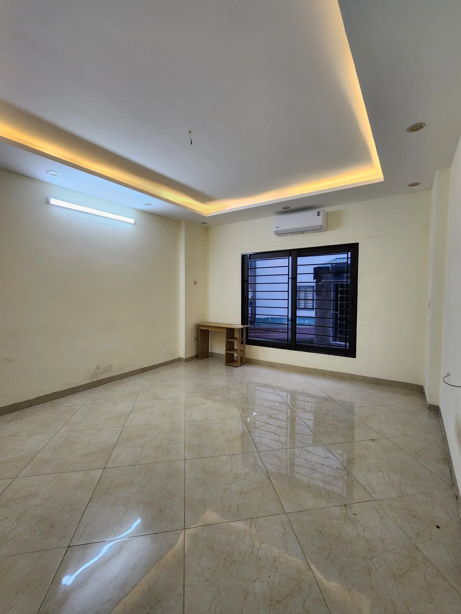 Bán Nhà  Đê Tô Hoàng 28m2, 5 tầng. mặt tiền 4.1m. giá 7.5 Tỷ Hai Bà Trưng Hà Nội 3