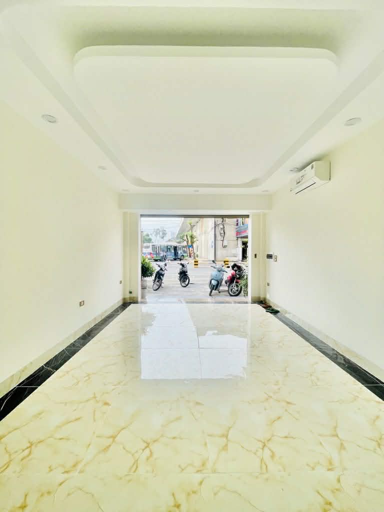 bán nhà mặt phố Ngô Gia Khảm, đối diện bến xe, vỉa hè rộng, kinh doanh ngày đêm 2