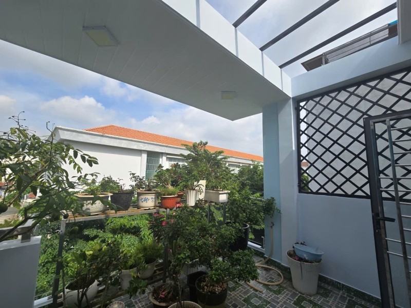 Bán nhà đường Trương Văn Thành,Hiệp Phú. Q9, TP HCM. DT 56m2, 3 tầng, 3PN, SH, giá 8.6 tỷ. 5