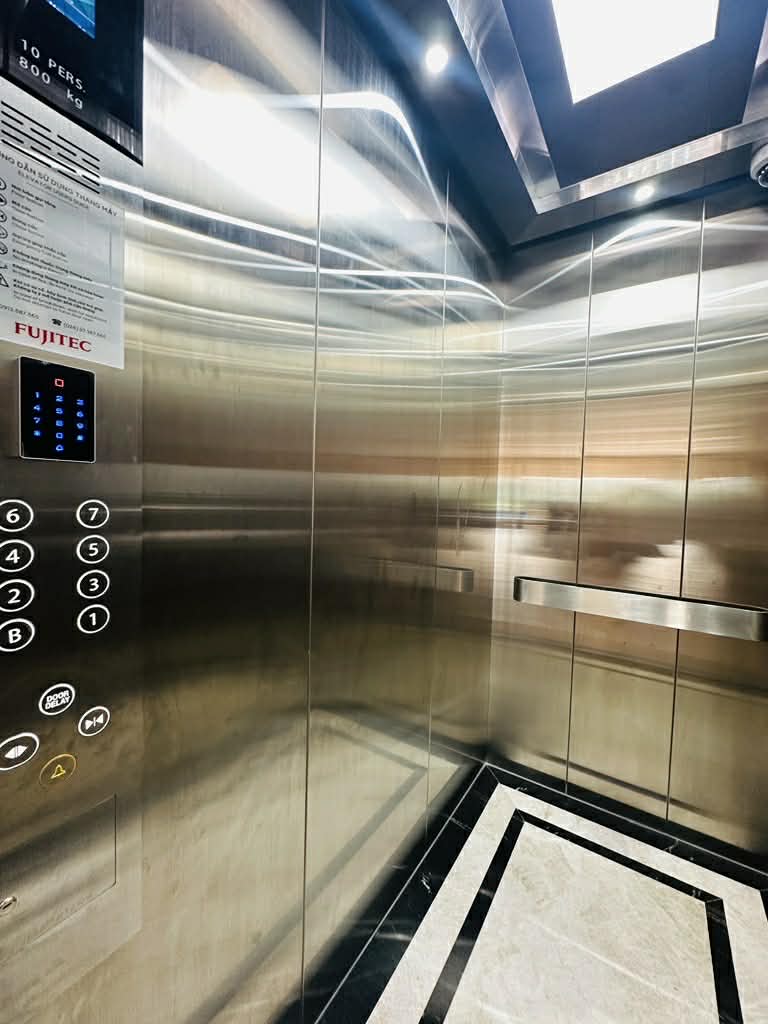 bán nhà mặt phố Cổ Linh, vỉa hè rộng, view vườn hoa, 2 xe container tránh nhau, kinh doanh văn 3