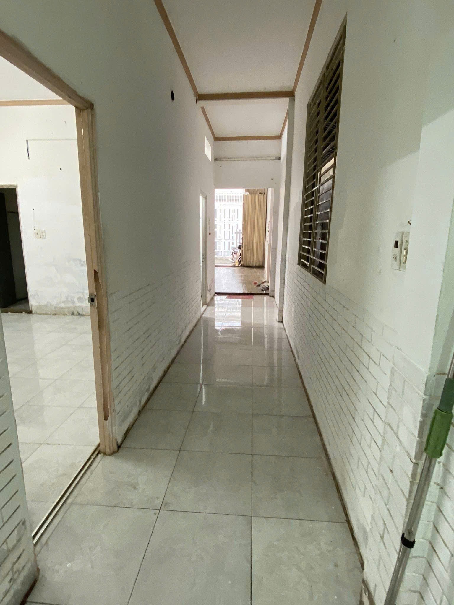 71. Nhà trệt gác cặp bờ kè Hưng Lợi – trục chính hẻm, tiện ở, kinh doanh hoặc làm kho 3