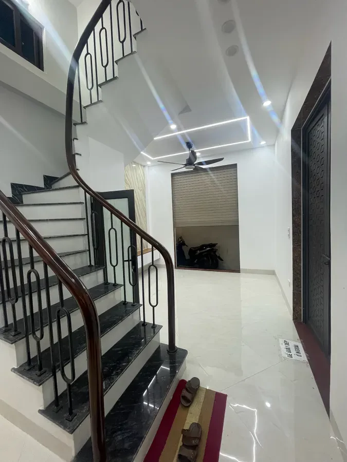 Bán Nhà Hòa Bình 31/39m2. 5 tầng. mặt tiền 3.8m. giá 8.5 Tỷ Đống Đa Hà Nội 2