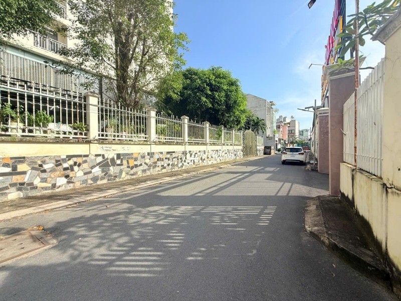 Bán nhà hẻm xe hơi đường Số 26 Linh Đông, Thủ Đức, TP HCM. DT 532m2, 19 phòng CHDV, giá 15.7 tỷ. 5