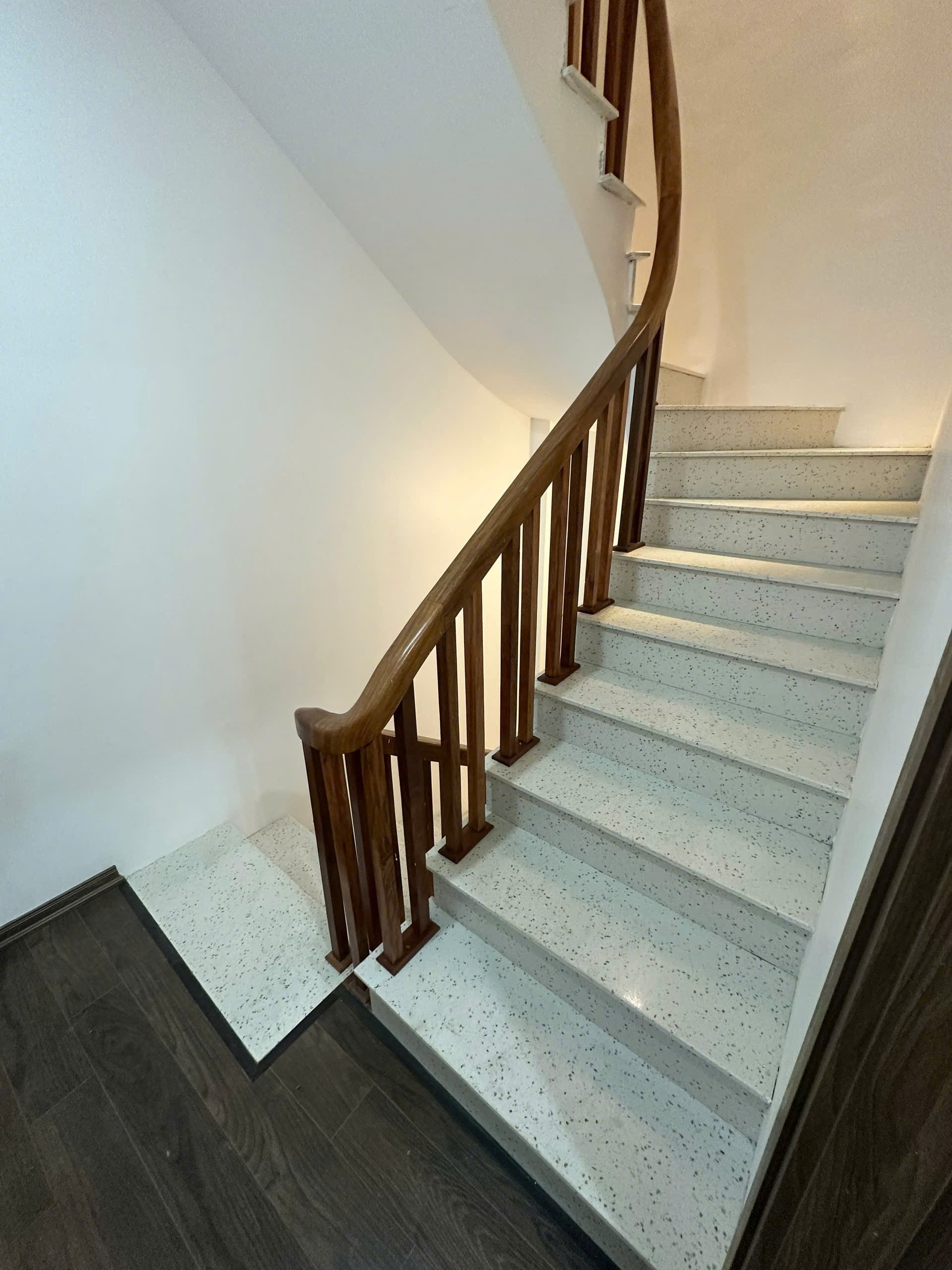 Nhà đẹp Đông La, An Khánh, ô tô qua nhà, đầy đủ nội thất, gần Công Viên Đông La, KĐT Đô Ng 10