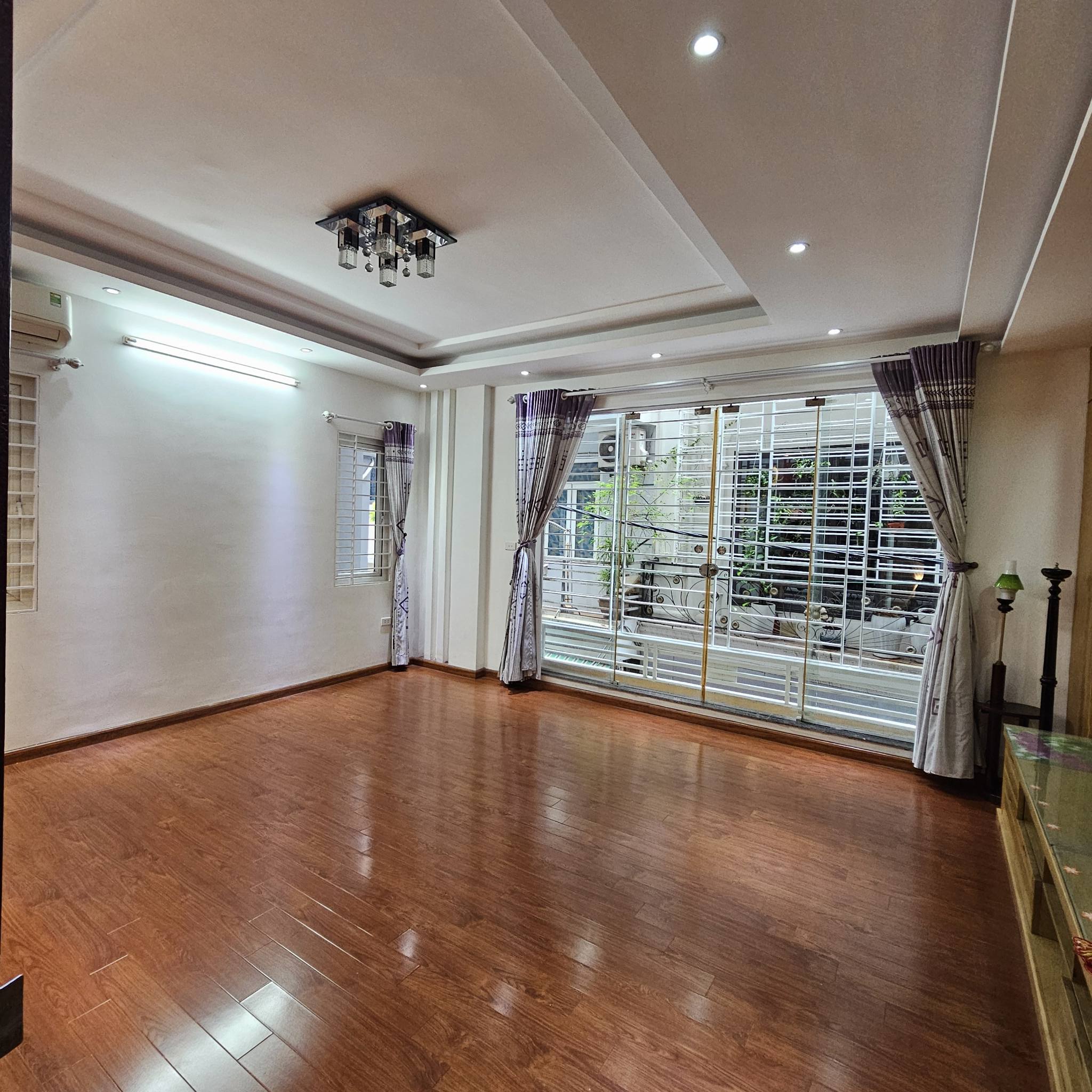 Nhà Đẹp 5 Tầng Lô Góc  Hoàng Hoa Thám, Tây Hồ, Hà Nội - Diện tích 52mv MT 5m - Giá 14.3 Tỷ 5