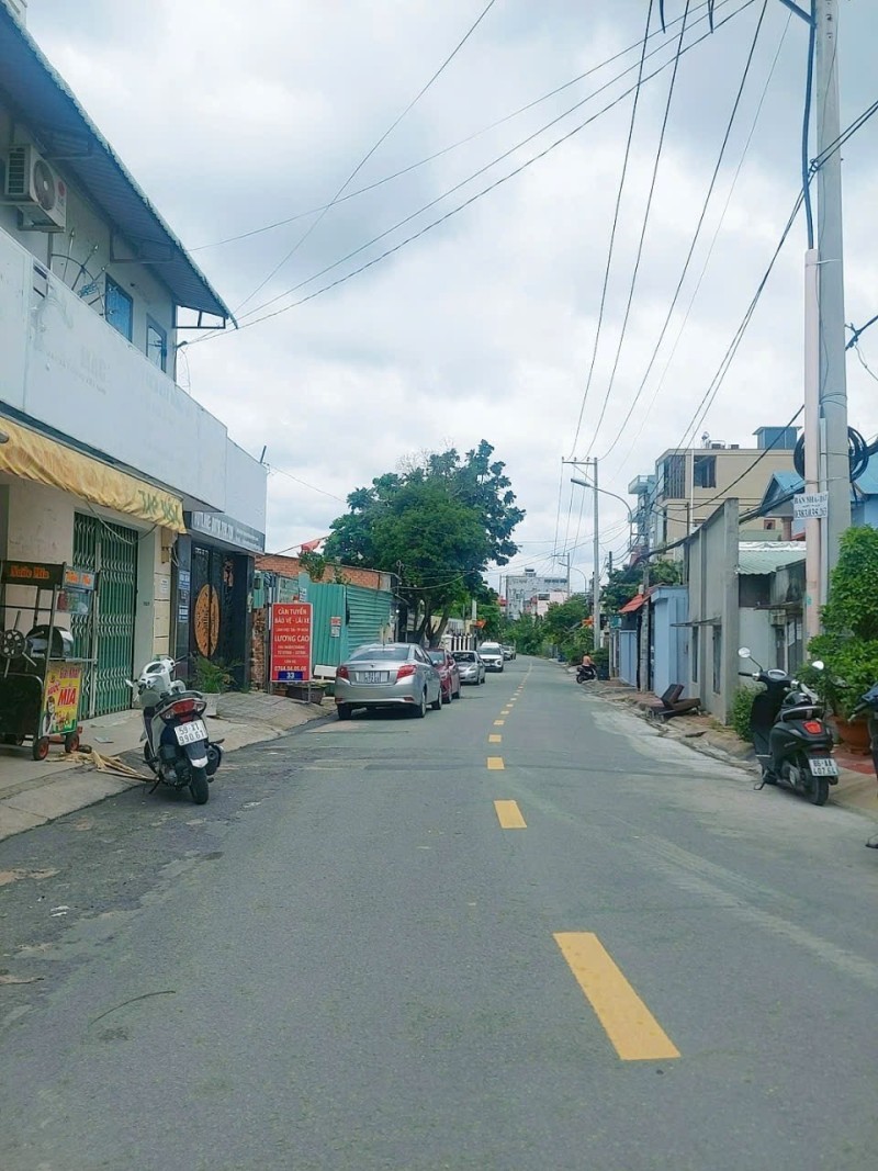 Bán nhà đường 160, Tăng Nhơn Phú A, Q.9, TP HCM. DT 125 m2, 3 tầng, 3PN, SH, 8.6 tỷ. 5