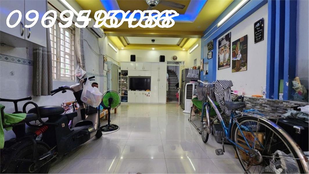 Bán nhà hẻm Lê Thúc Hoạch Tân Phú 48m2 2PN 2 tầng sổ hồng chính chủ giá 5.7 tỷ quá hời.