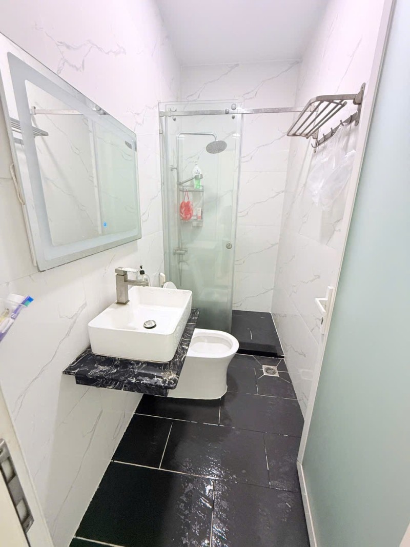 Bán nhà đường  Hồ Văn Tư, Trường Thọ, Thủ Đức. DT 64 m2, 4 tầng, SH. Giá 7.9 tỷ. LH: 0933125879 5