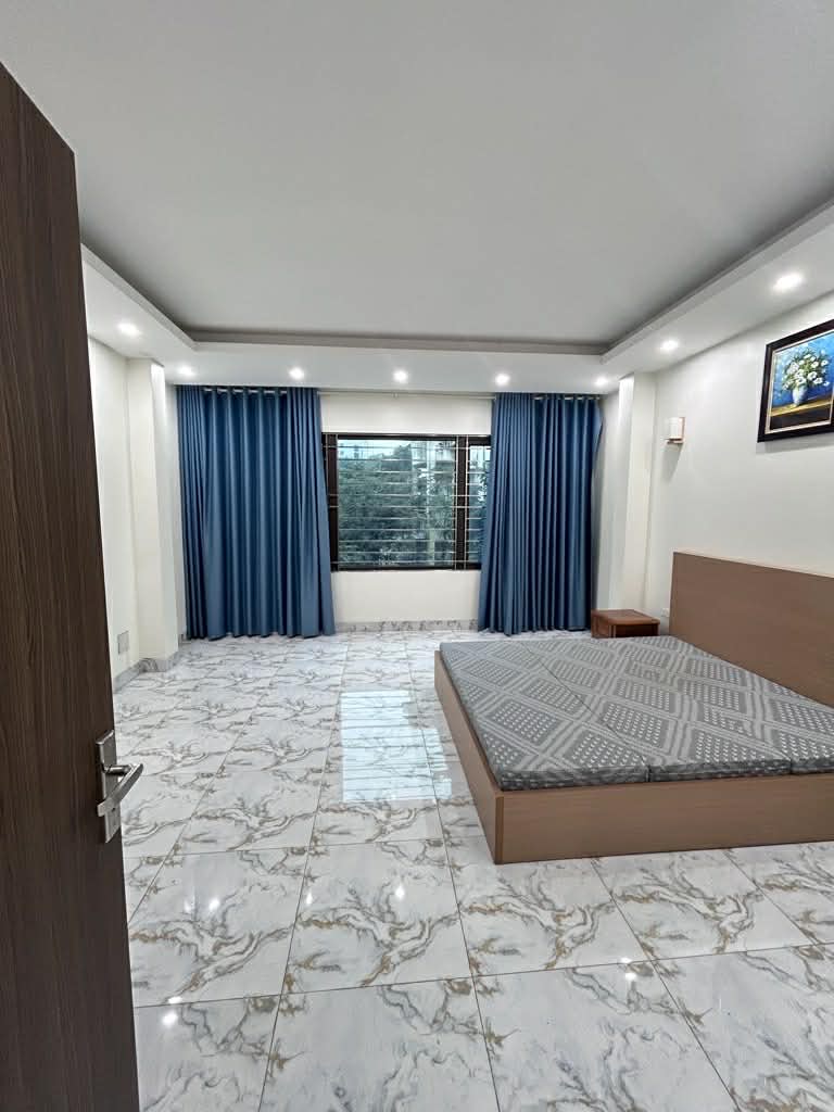 nhà đẹp Ngọc Lâm, 70m x 5 tầng, kinh doanh, vỉa hè, ôtô tránh 3