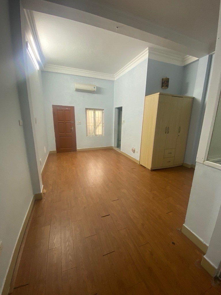 Bán nhà Kim Mã, Giang Văn Minh, Gần phố, An sinh tốt, Mặt tiền rộng, 33m2 chỉ nhỉnh 6 tỷ 2