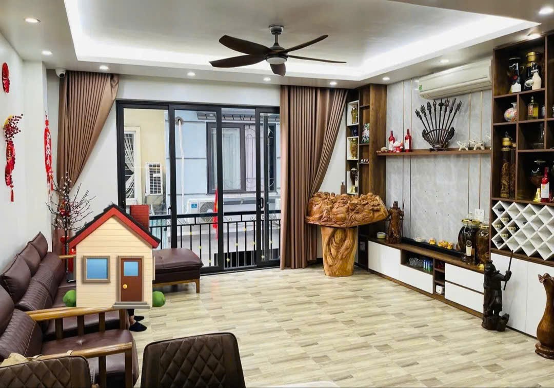 BÁN NHÀ LẠC LONG QUÂN, GARA Ô TÔ, NHÀ ĐẸP DÂN XÂY, NỘI THẤT SANG XỊN – 45M2, 5T, NHỈNH 17 TỶ 3