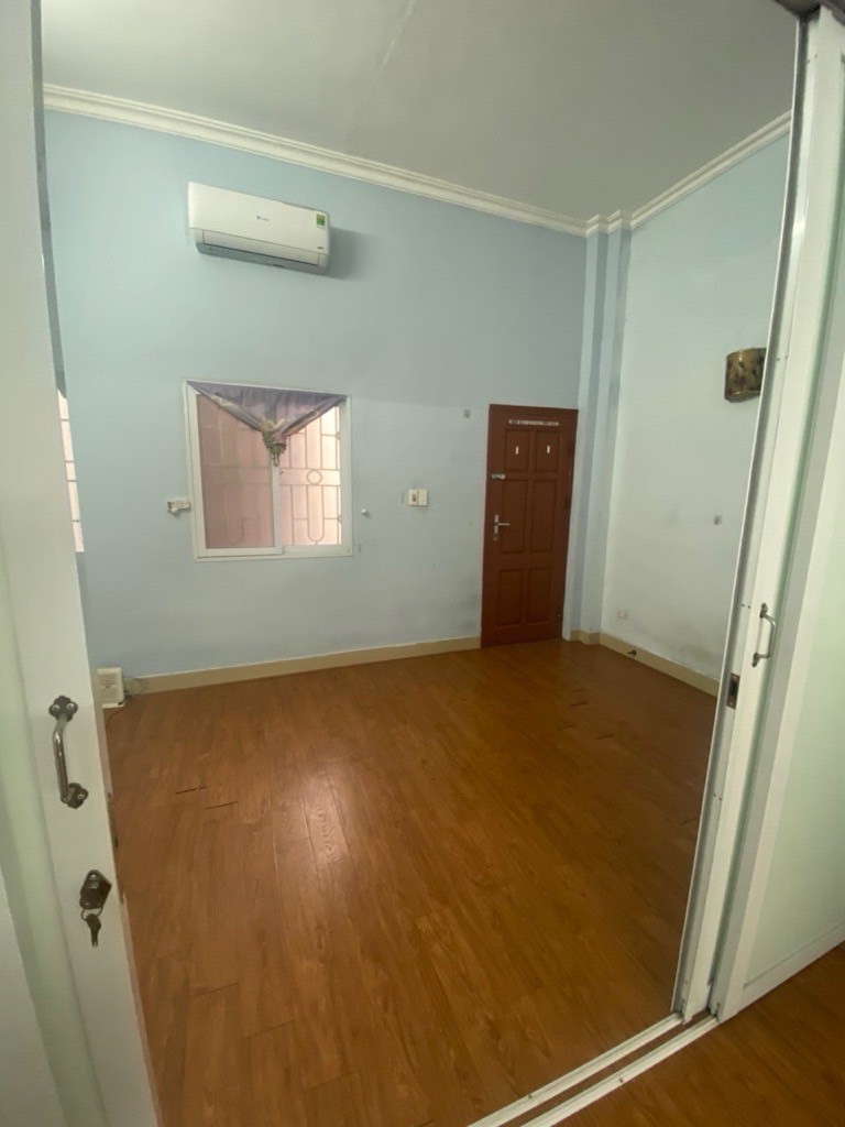 Bán nhà Kim Mã, Giang Văn Minh, Gần phố, An sinh tốt, Mặt tiền rộng, 33m2 chỉ nhỉnh 6 tỷ 4