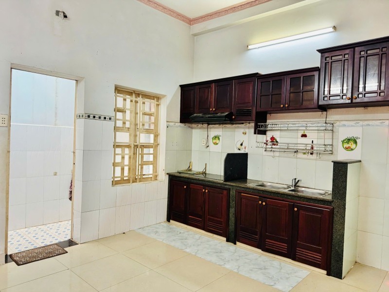 Bán nhà đường 160, Tăng Nhơn Phú A, Q.9, TP HCM. DT 68m2, 2 tầng, 3PN, sổ hồng. Giá 6.1 tỷ. LH: 3