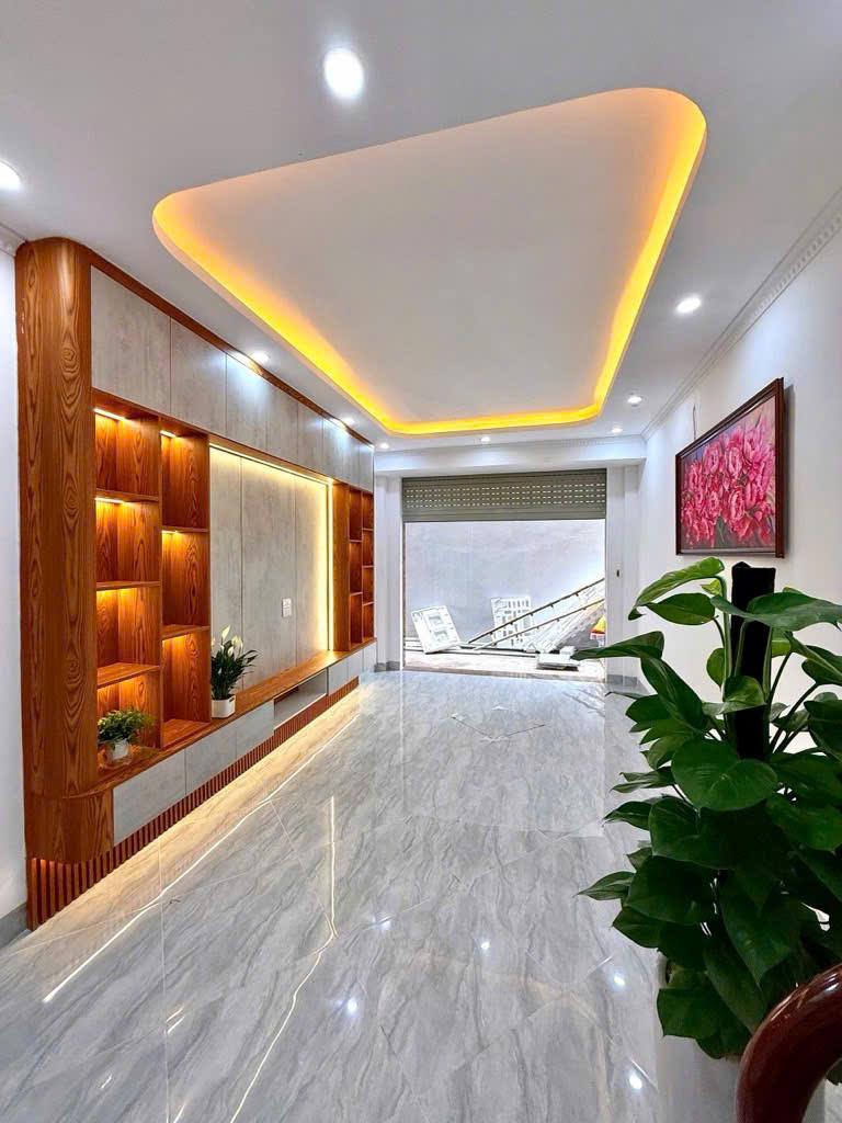 NHỈNH 8 TỶ SỞ HỮU MỚI XÂY THANG MÁY Ô TÔ GẦN PHƯỜNG ĐỊNH CÔNG, 32M2 X 6 TẦNG 2