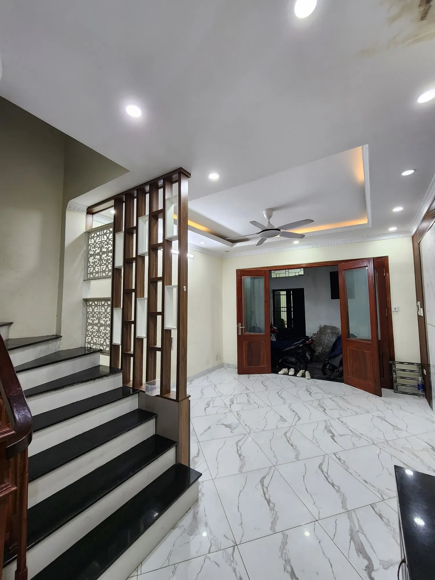 Bán Nhà  Đê Tô Hoàng 28m2, 5 tầng. mặt tiền 4.1m. giá 7.5 Tỷ Hai Bà Trưng Hà Nội 2