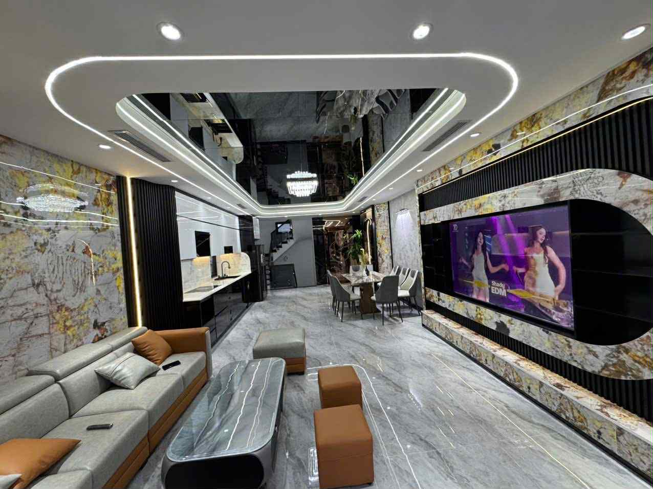 bán nhà lô góc Long Biên, 8 tầng, thang máy, ôtô tránh, kinh doanh, full nội thất 3