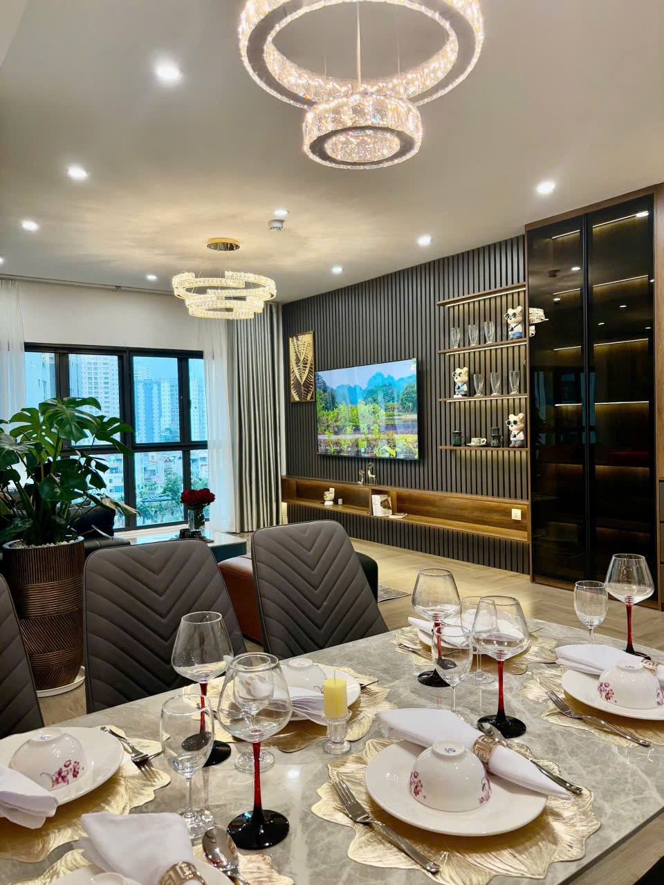 Cần bán gấp căn hộ 2PN+1 dt 128m2 tại tòa B Mulberry Lane giá 8.5 tỷ