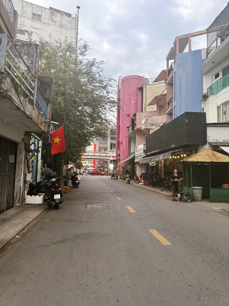 BÁN NHÀ 103M2 MẶT TIỀN BÙI THỊ XUÂN, 3 TẦNG 11 TỶ 4