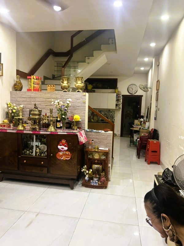 Bán nhà mặt tiền đường ngay chợ Tân Hương 74m2, 4 tầng, 4PN sân thượng 2