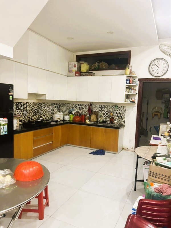 Bán nhà mặt tiền đường ngay chợ Tân Hương 74m2, 4 tầng, 4PN sân thượng 3