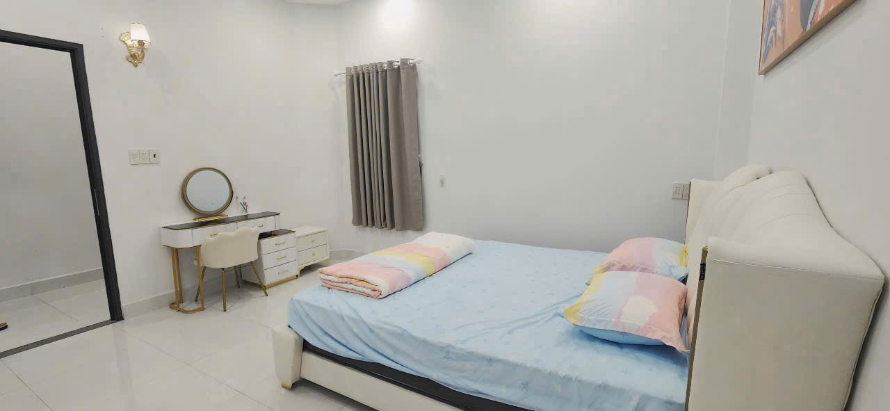 Bán nhà 3 tầng 4PN gần chung cư Hoàng Quân, Vĩnh Hoà, Bắc Nha Trang, 139m2, giá 8 tỷ 340 7