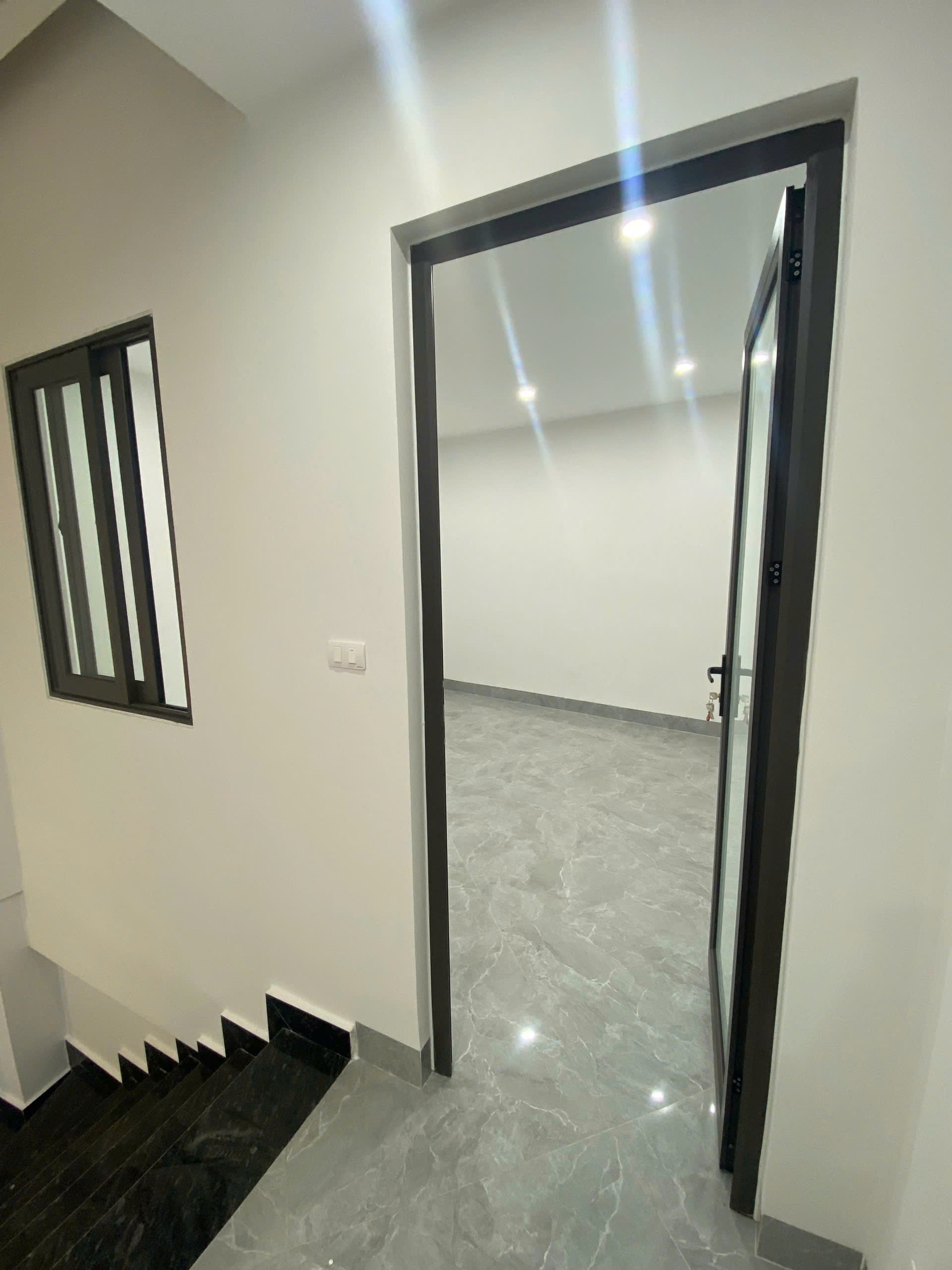 Cho thuê nhà MP Bạch Mai, Hai Bà Trưng VỈA HÈ RỘNG - KD SỐ 1 115m x 3T giá 65 triệu 3