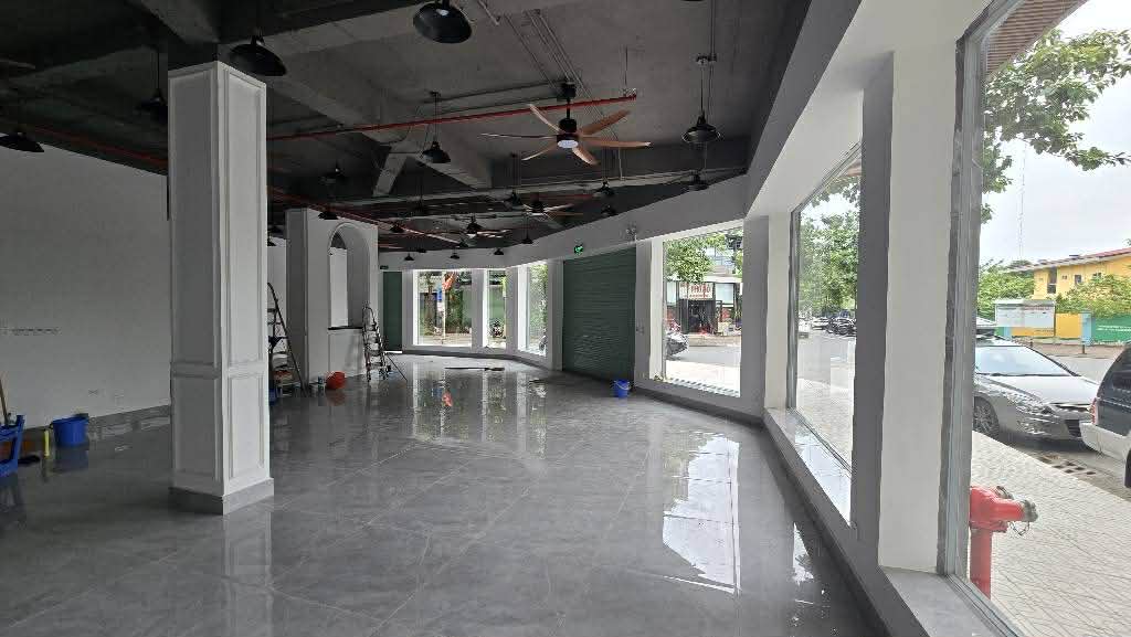 liền kề lô góc Thạch Bàn, 145m x 5 tầng, mặt tiền 22m, vỉa hè rộng, 2 mặt đường 13m 4