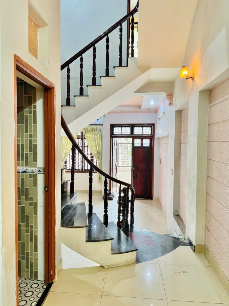 Bán nhà đường 160, Tăng Nhơn Phú A, Q.9, TP HCM. DT 68m2, 2 tầng, 3PN, sổ hồng. Giá 6.1 tỷ. LH: 2