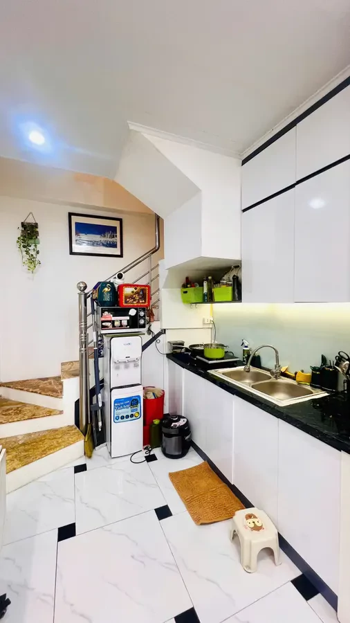 Bán Nhà Ngõ Thịnh Hào3 18/22m2. 5 tầng. mặt tiền 2.7m. giá 5.85 tỷ Đống Đa Hà Nội 3