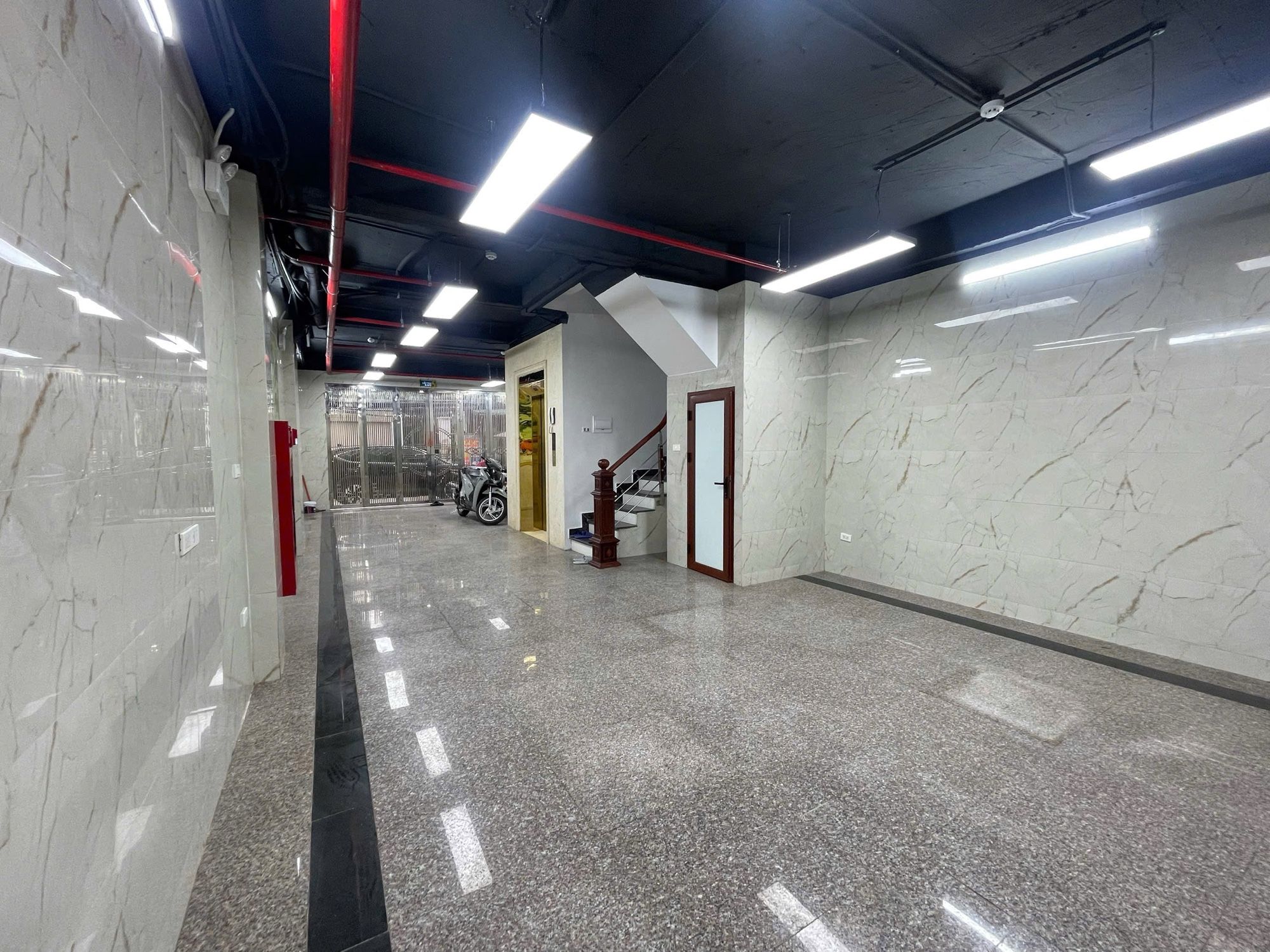 Mặt phố, 92,8m2, 9 tầng, mặt tiền 5,5m Ngã Tư Sở, Đống Đa, 39 tỷ 750. 4