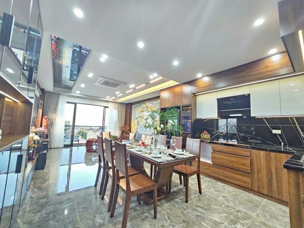 nhà đẹp Cổ Linh, 8 tầng thang máy, đối diện Aeon, gara, full nội thất 3