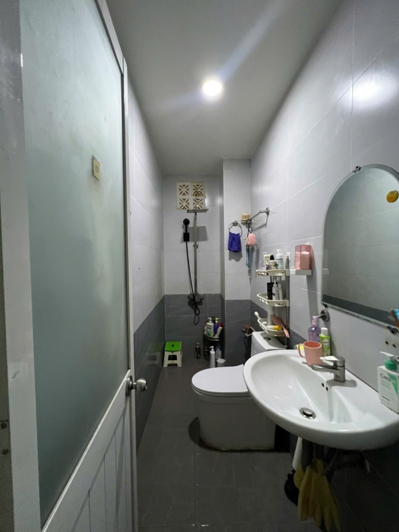 Bán nhà đường số 48 Hiệp Bình Chánh, Thủ Đức, TP HCM. DT 102m2, 2 tầng, 5PN, SH. Giá 6.1 tỷ. 5