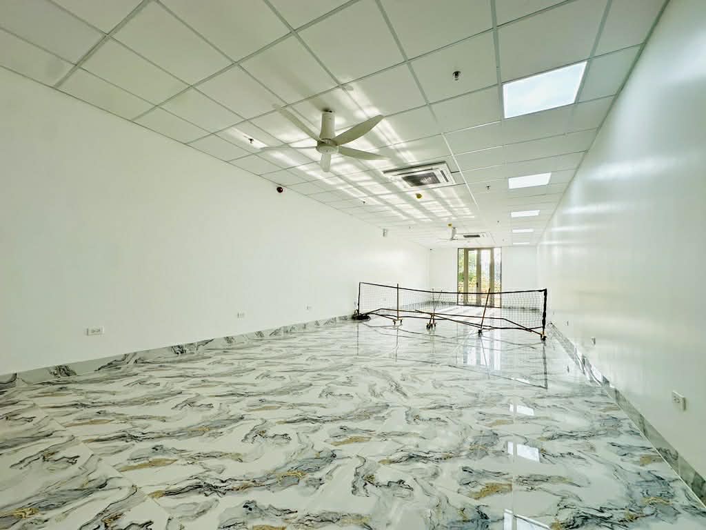 bán nhà mặt phố Cổ Linh, vỉa hè rộng, view vườn hoa, 2 xe container tránh nhau, kinh doanh văn 4