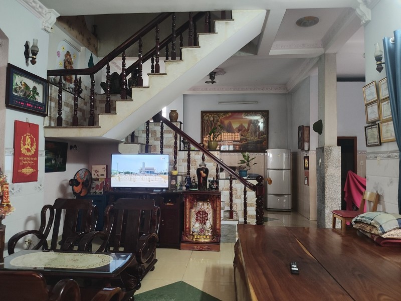 Bán nhà  đường Số 1, Thủ Đức, TP HCM. DT 115m2, 3 tầng, 5PN, SH, 9.3 tỷ. LH: 0933125879 2