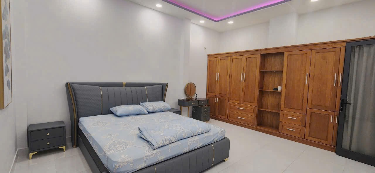 Bán nhà 3 tầng 4PN gần chung cư Hoàng Quân, Vĩnh Hoà, Bắc Nha Trang, 139m2, giá 8 tỷ 340 8