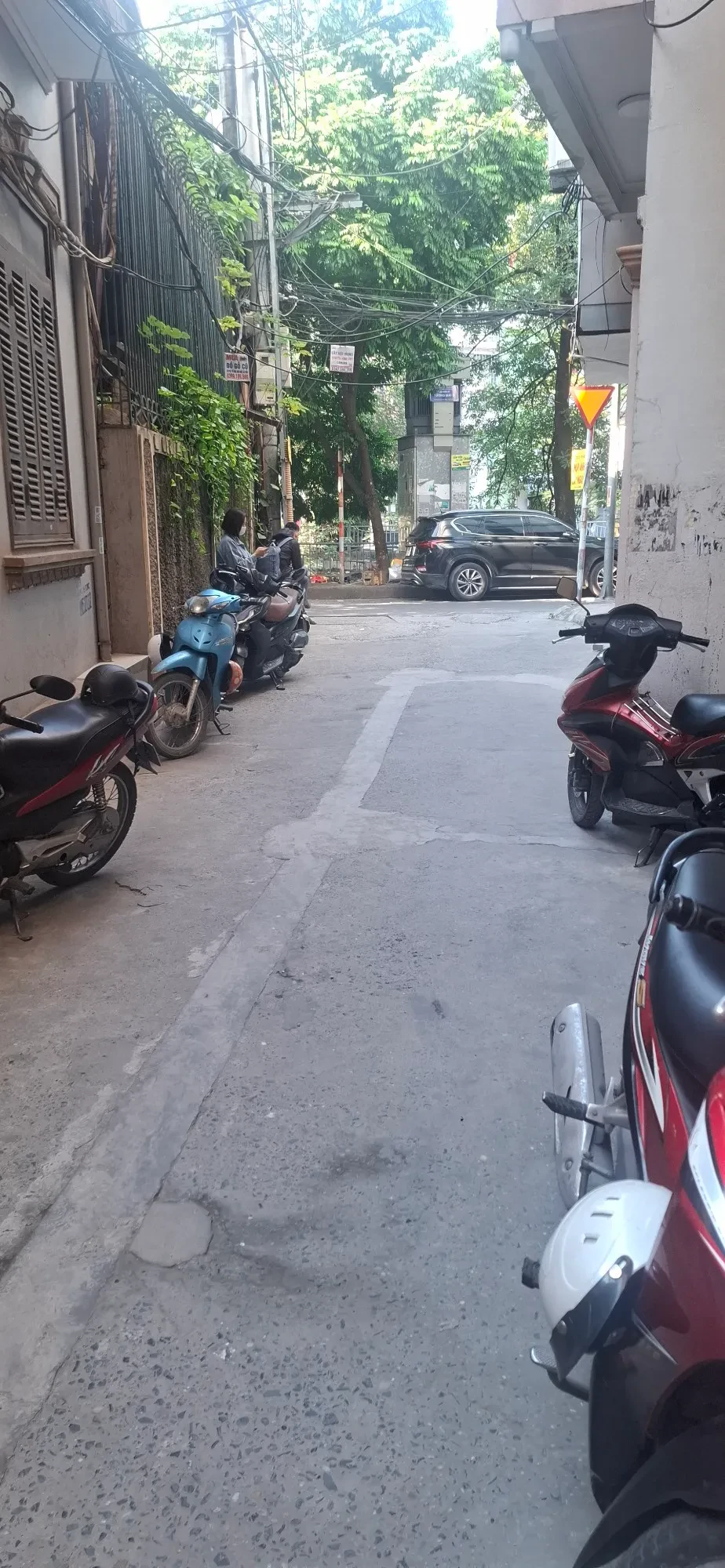 Bán Nhà Giải Phóng 46m2.  3 tầng, mặt tiền 3.9m. giá 15.2 Tỷ Hoàng Mai  Hà Nội