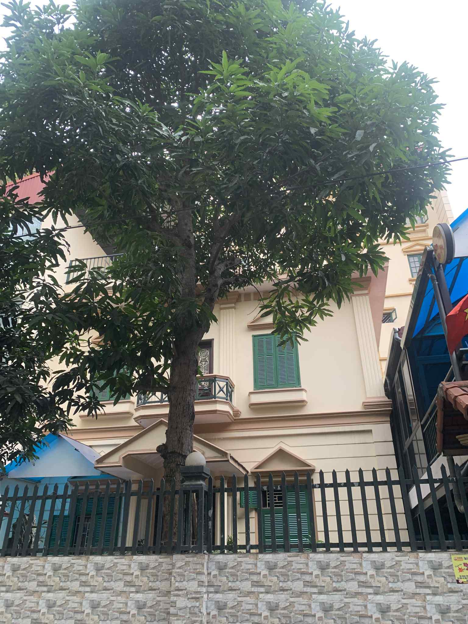 bán nhà mặt hồ Bồ Đề, diện tích 226m, mặt tiền 12m, 2 thoáng, full thổ cư 3