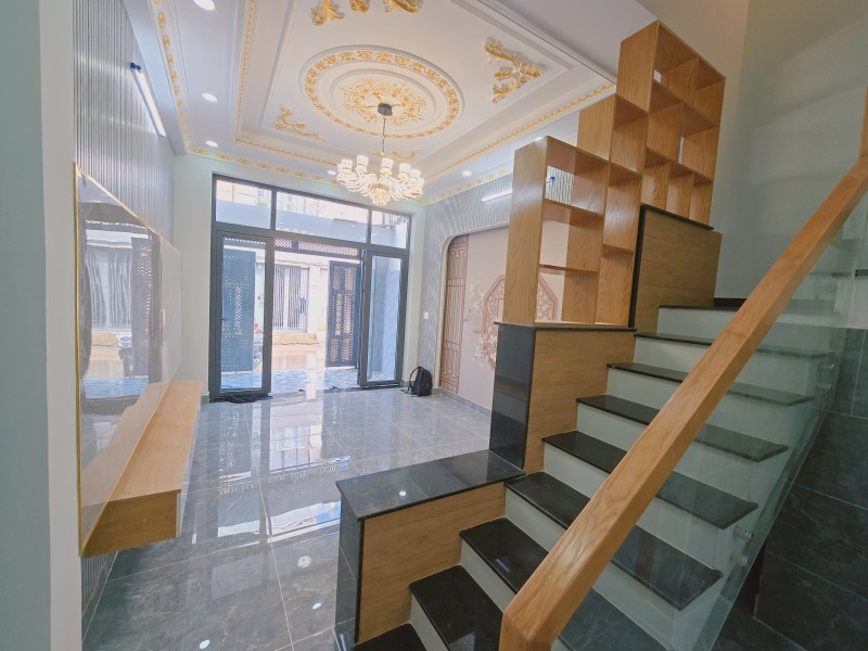 Bán nhà 3 tầng, 4PN hẻm xe hơi đường Số 6, Long Trường, Q.9. TP HCM. DT 56m2, SH, 5.55  tỷ. 2