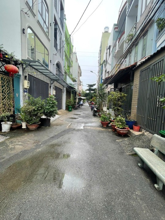 Nhà hẻm Thoại Ngọc Hầu Phú Thạnh Tân Phú 60m2, sổ hồng, giá hời cho gia đình trẻ. 2