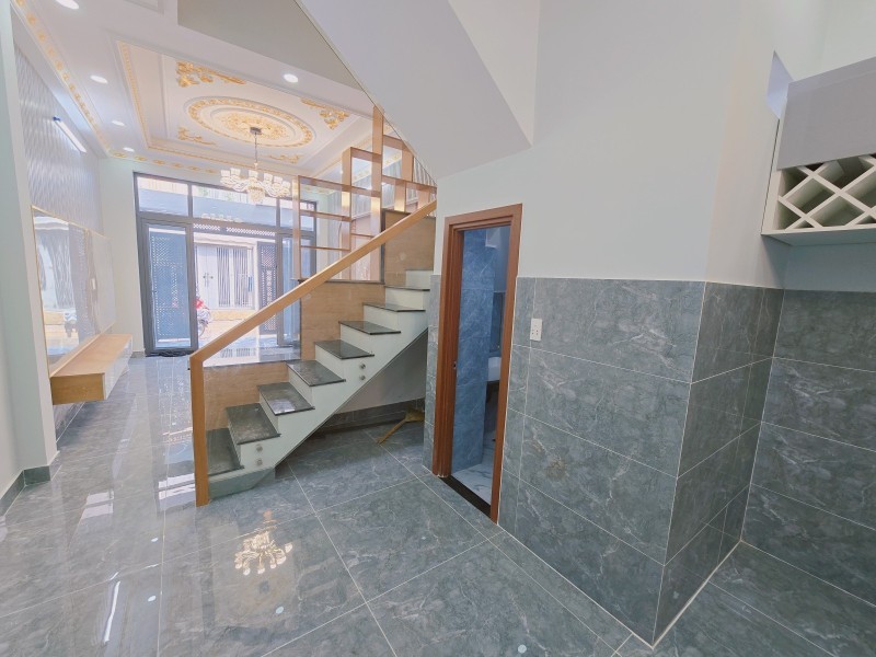 Bán nhà 3 tầng, 4PN hẻm xe hơi đường Số 6, Long Trường, Q.9. TP HCM. DT 56m2, SH, 5.55  tỷ. 3