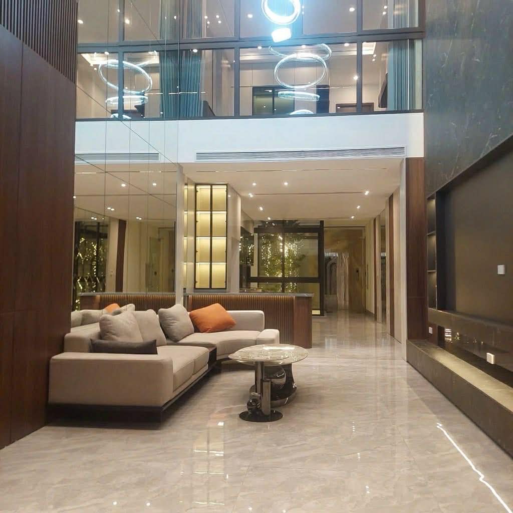 nhà đẹp lô góc Việt Hưng, 100m x 7 tầng, ôtô tránh, gần BigC Long Biên 2