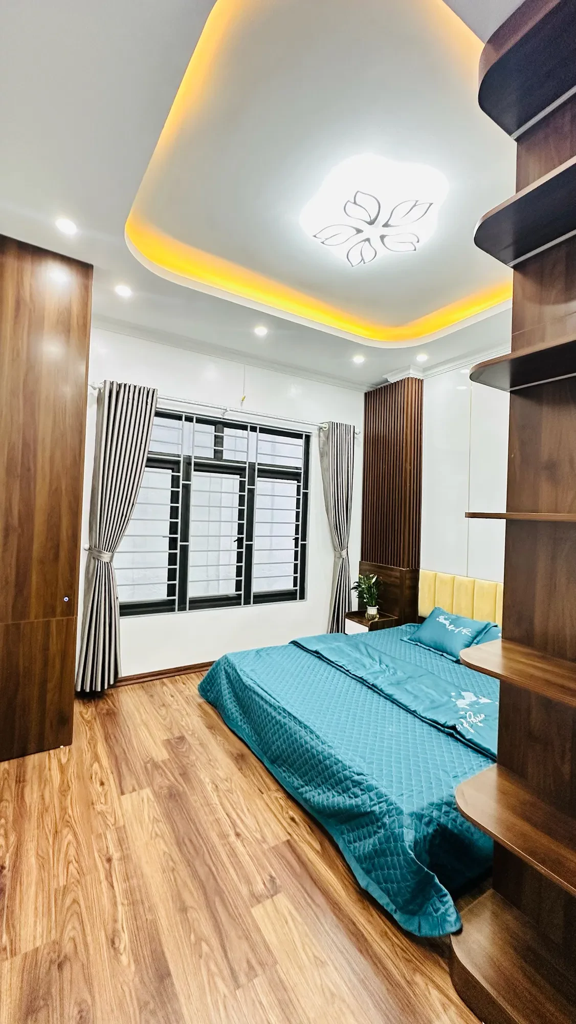 Bán Nhà Vân Đồn 34m2.  5 tầng. mặt tiền 4. giá 7.5 Tỷ Hai Bà Trưng Hà Nội